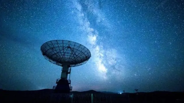 Antena utilizada para detectar sinaisdpsportsinteligência extraterrestre