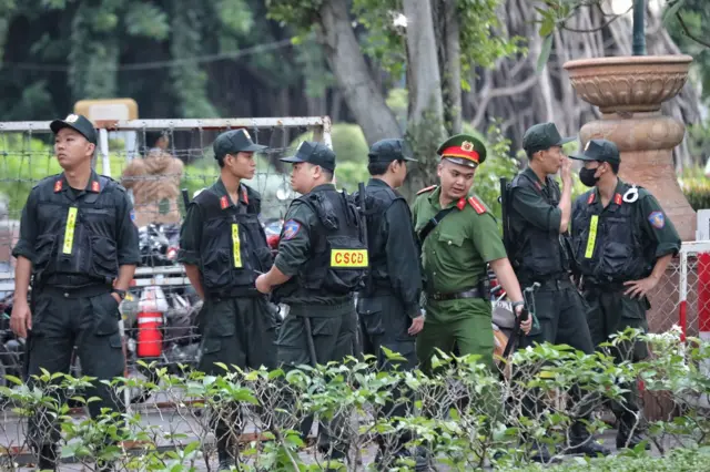An ninh quanh khu vực tòa án được thắt chặt