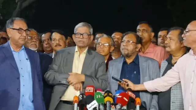 চীন সফর শেষে দেশে ফিরে শুক্রবার রাতে সাংবাদিকদের সাথে কথা বলেন বিএনপি মহাসচিব