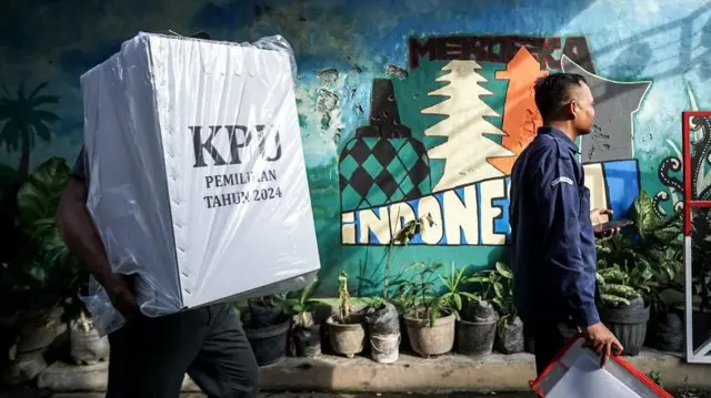 203 juta penduduk Indonesia akan memilih calon pemimpin di daerahnya pada Selasa (27/11)