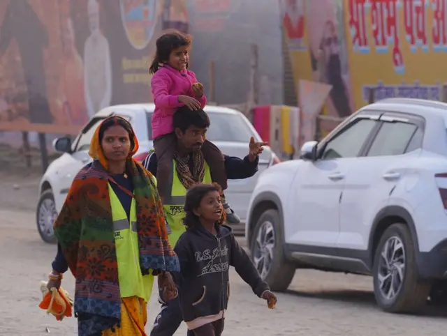 కుటుంబంతో పారిశుద్ధ్య కార్మికుడు