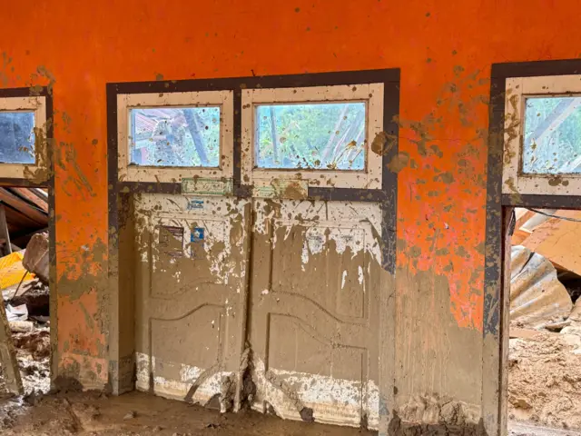 Sebuah rumah hancur setelah terkena banjir bandang di Aceh Tengah.