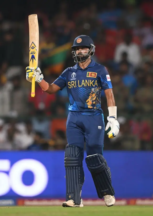 இலங்கையிடம் சிதைந்த இங்கிலாந்து அணி இப்படி மோசமான ஃபார்மில் தவிப்பது ஏன்?