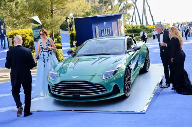 اولین دستگاه آستون مارتین DB12 در حاشیه جشنواره فیلم کن حراج شد