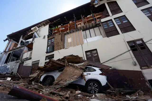 Edificio afectado por el sismo en Manizales.