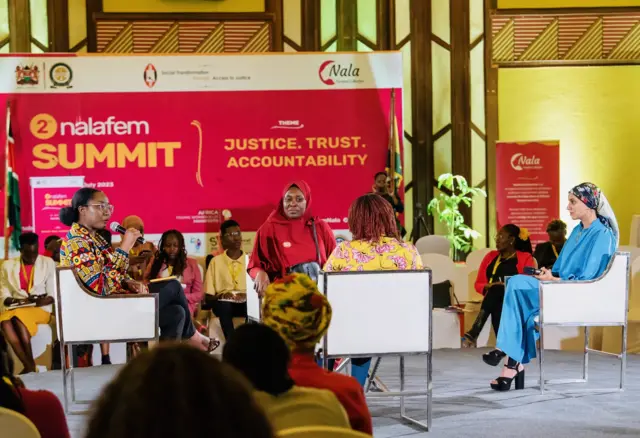 Dialogue intergénérationnel sur la justice, la confiance et la responsabilité en matière d'égalité de genre lors du deuxième sommet du collectif Nalafem qui a eu lieu en juillet 2023 à Nairobi, Kenya