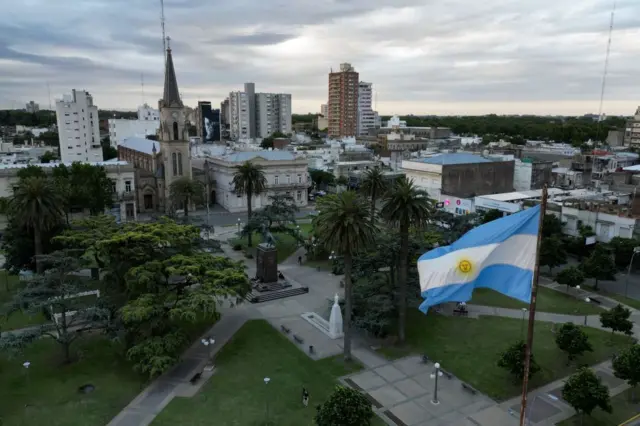 Praça com a bandeira argentinaapostar em todos os numeros da roletauma pequena cidade da provínciaapostarapostar em todos os numeros da roletatodos os numeros da roletaBuenos Aires