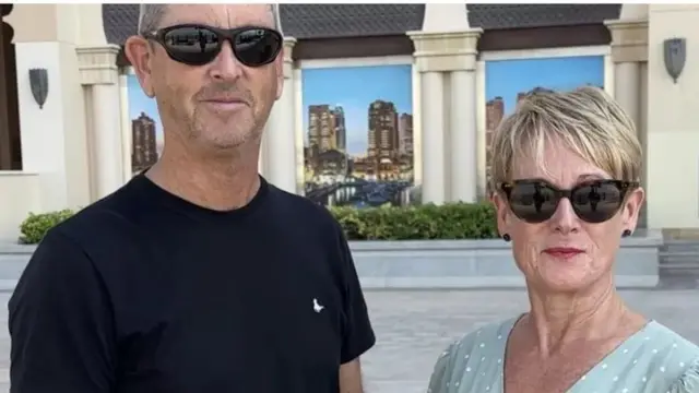 లా పెర్లా కృత్తిమ ద్వీపం 