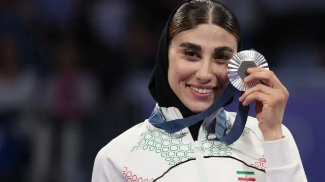 ناهید کیانی با کسب مدال نقره در المپیک پاریس پرافتخارترین زن ایران در تاریخ این رقابت‌ها شد