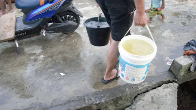 krisis air bersih, asmat, agats, papua selatan, antri air bersihri 