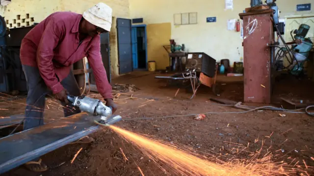 தமிழக அரசு முதல் முறை வெளியிட்டுள்ள பொருளாதார ஆய்வறிக்கை