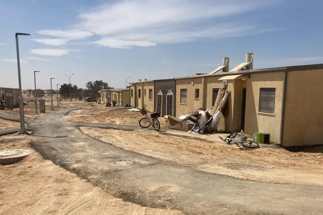 Casas pré-fabricadas no Kibutz Hatzerim.