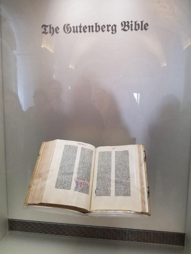 Biblia de Gutenberg en la Biblioteca del Congreso de Estados Unidos.
