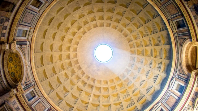 Единственное окно в куполе Пантеона дает достаточно света