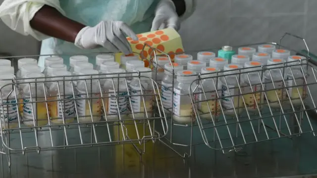 কেনিয়ার একটি মিল্ক ব্যাংকের ছবি