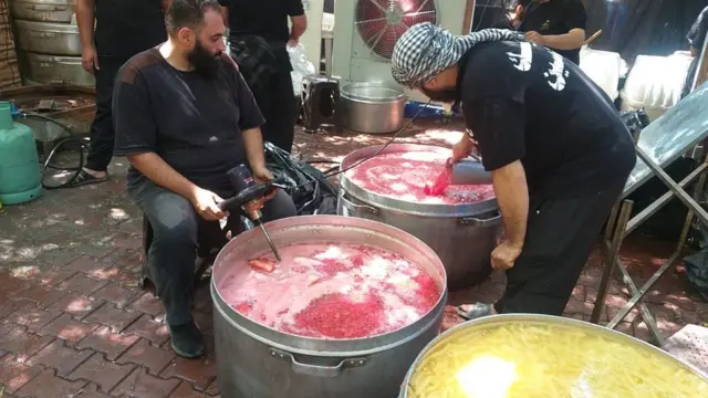 صورة تظهر مشاركة ميلاد في أحد الطقوس الدينية