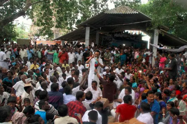 நெடுவாசலில் 16-வது நாளாக தொடரும் போராட்டம்; ஸ்டாலின் நேரில் ஆதரவு