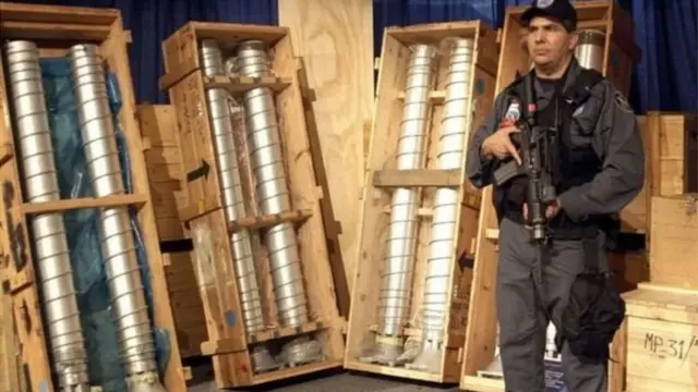 2003 में लीबिया में यूरेनियम संवर्धन के लिए ले जाए जा रहे सेंट्रीफ्यूज के पुर्ज़ों का एक शिपमेंट रोक दिया गया था