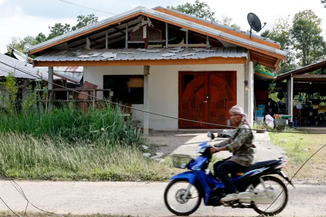 จรวด BM-21 ที่โจมตีเข้าใส่พื้นที่ ต.เสาธงชัย อ.กันทรลักษ์ จ.ศรีสะเกษ ส่งผลให้ประชาชนเสียชีวิต 1 รายจากสะเก็ดระเบิด