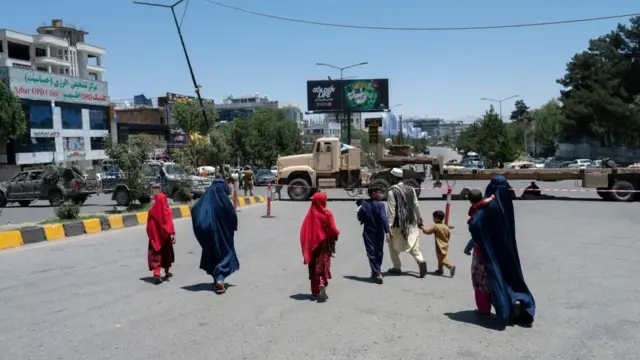 تېره ورځ طالبانو د غونډې تالار په شاوخوا کې ځینې لارې تړلې وې.