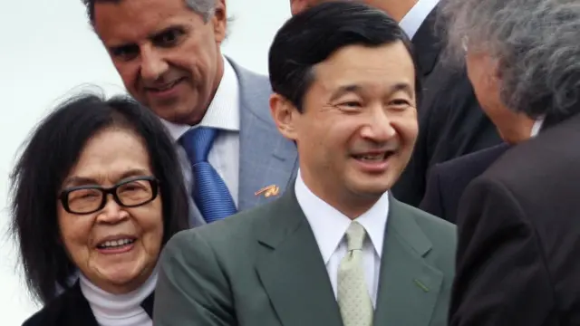 Tomie Ohtake junto al príncipe Naruhito de Japón en un evento en Brasil en 2008
