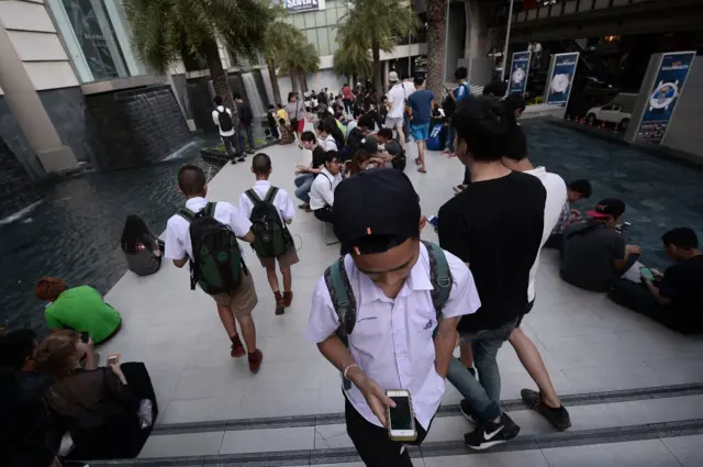 จ้างเพื่อนเที่ยว จ้างเป็นแฟน จ้างเป็นเพื่อน