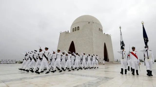 پاکستان کا 71واں یوم آزادی: تصاویر اور سوشل میڈیا پر - BBC News اردو