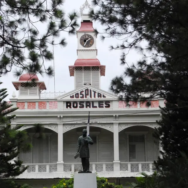 Fachada del Hospital Nacional Rosales, San Salvador, El Salvador.
