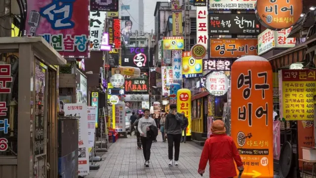 تمارس عادة تغيير الاسم لجلب الحظ السعيد أيضا في بلدان أخرى في شمال شرق آسيا، مثل كوريا الجنوبية