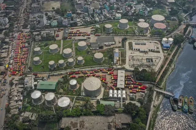 যুদ্ধের কারণে জ্বালানি তেলের সংকট বাড়ছে