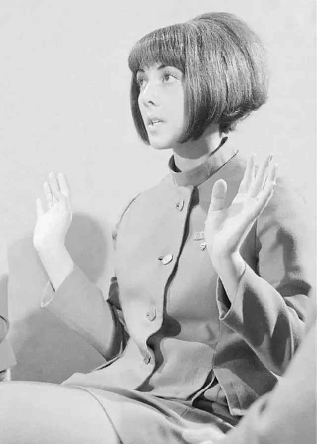 ઍર હોસ્ટેસ ફ્લોરેન્સ શેટનરે શરૂઆતમાં વિચાર્યું કે કૂપર તેની સાથે ફ્લર્ટ કરી રહ્યા છે