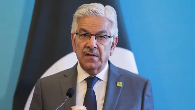 د پاکستان د دفاع وزیر خواجه اصف ویلي، پاکستاني طالبانو له افغان طالبانو سره د مخکني حکومت او نړیوالو ځواکونو پر وړاندې جګړه کې مرسته کړې ده.