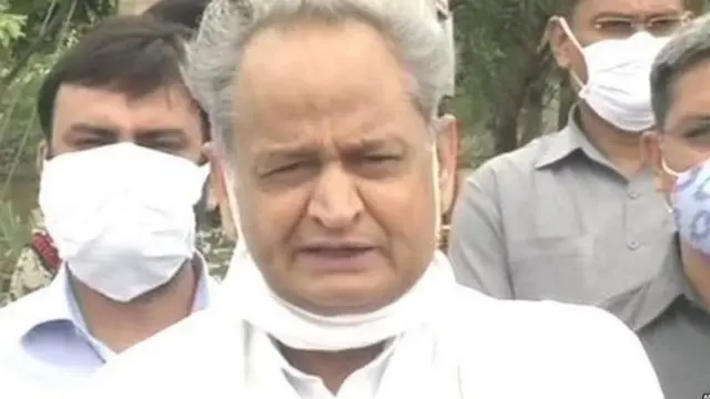 राम मंदिर के लिए एनएसयूआई के चंदा जुटाने से कांग्रेस मुश्किल स्थिति में