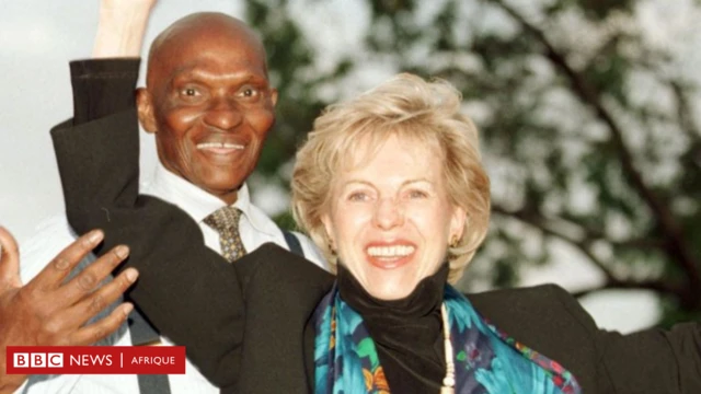 Le président Wade et Viviane lors de la campagne électorale en 2000.