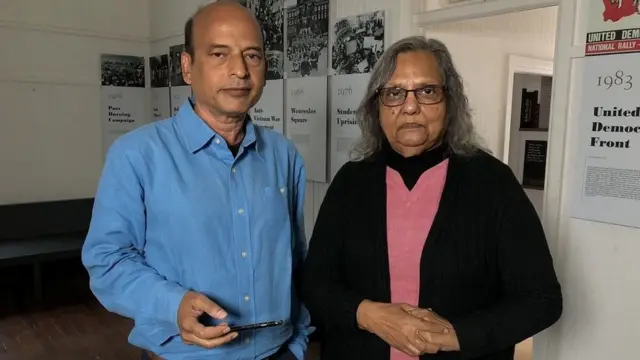 બીબીસીની ટીમ ગાંધીજીની પૌત્રી ઇલા ગાંધી સાથે