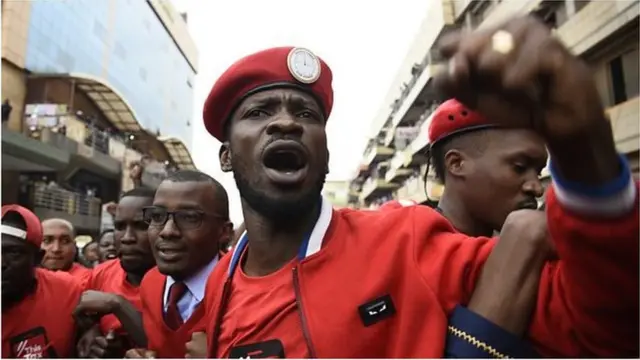 Jagoran adawa Bobi Wine a baya ya sha dauri daga hukumomin tsaro a Uganda