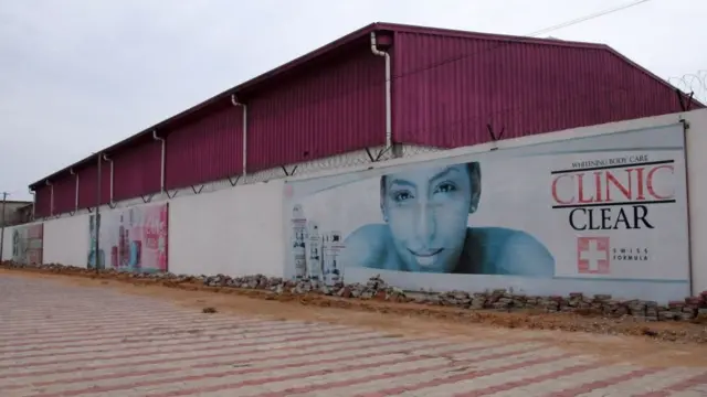 Le siège de l'entreprise Dodo Cosmetics qui produit des crèmes éclaircissantes à Lome en Juillet 2018.