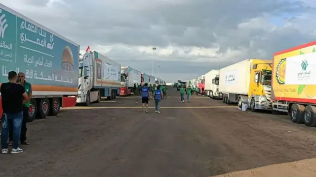 လူသားချင်းစာနာမှုအကူအညီတွေ တင်ထားတဲ့ ကုန်တင်ကားတွေ စောင့်ဆိုင်းနေဆဲ