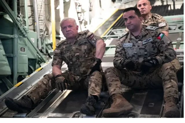 Le roi Abdallah II de Jordanie a participé à des opérations de transport aérien d'aide humanitaire.