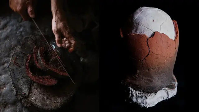 Праворуч сіль у формі яйця, ліворуч - руки, що ріжуть кокосове лушпиння на деревʼяній колоді