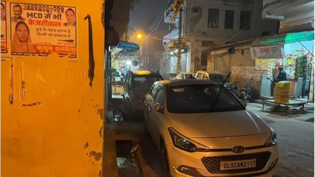 இந்த இடத்தில் சிசிடிவி கேமரா உள்ளது. இதில் பலேனோ, ஸ்கூட்டி இரண்டும் வந்து போவது போல் காட்சியளிக்கிறது. இந்த இடம் விபத்து நடந்த இடத்தில் இருந்து 50 மீட்டர் தொலைவில் உள்ளது.