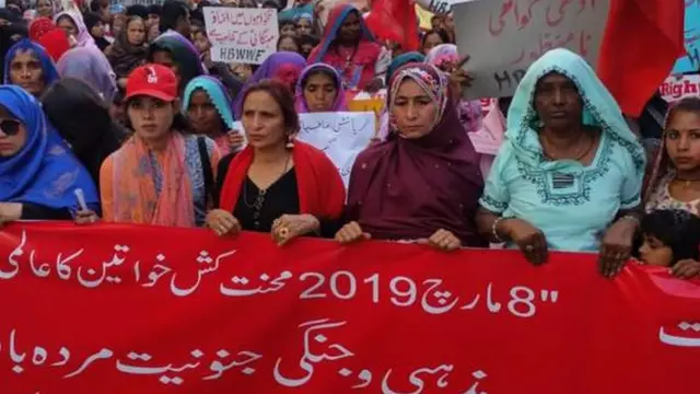 د سند ایالت حیدراباد ښار کې کارګرو ښځو هم د ښځو نړیوالې ورځې په مناسبت لاریون کې برخه اخیستې وه