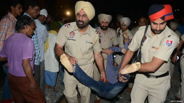 અમૃતસર ટ્રેન દુર્ઘટનામાં ઈજાગ્રસ્તો અને પોલીસની તસવીર