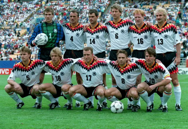 منتخب ألمانيا الموحدة قبل المواجهة مع بلجيكا في مونديال 1994