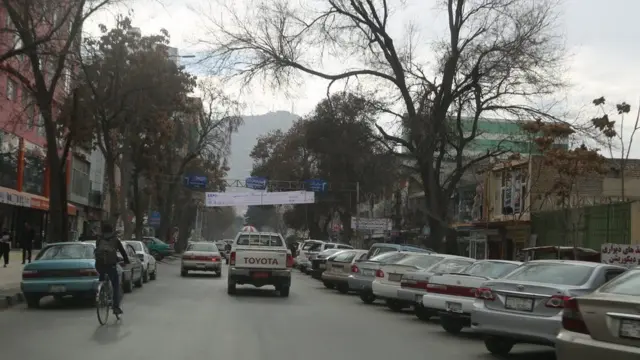 ښاغلی صدیقي وايي، ښارونو کې معمولاً دوه ډوله پارکینګونه وي.