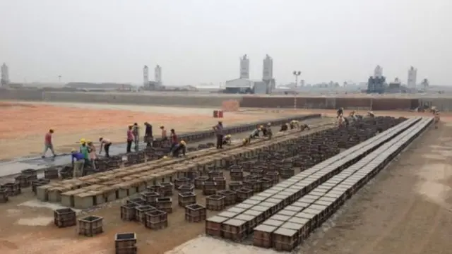 সেতু নির্মাণের কাজ চলছে