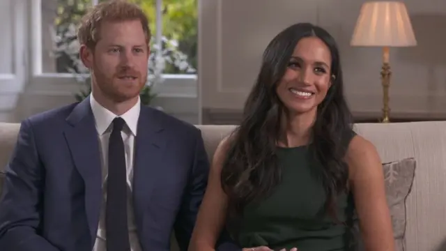 Príncipe Harry e Meghan Markle sentadosbet game 365um sofá