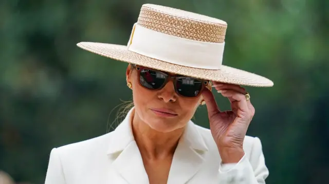 Меланија Трамп, прва дама САД са наочарима за сунце