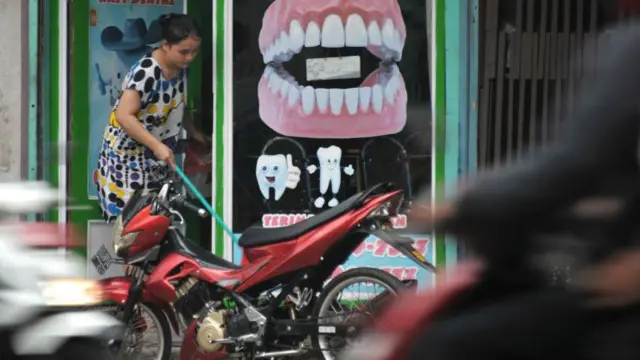 klinik gigi di Jakarta.