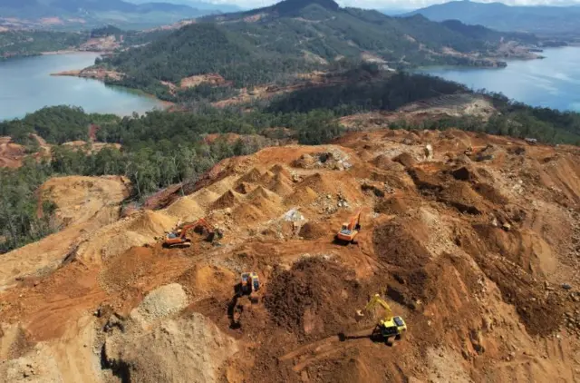 Aktivitas tambang di Konawe Utara, Sulawaesi Tenggara.